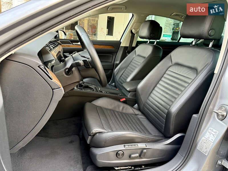 Седан Volkswagen Passat 2018 в Днепре