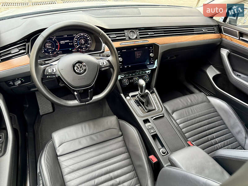 Седан Volkswagen Passat 2018 в Днепре