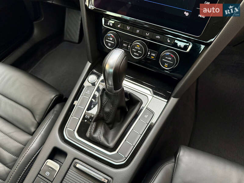 Седан Volkswagen Passat 2018 в Днепре