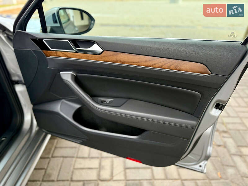 Седан Volkswagen Passat 2018 в Днепре