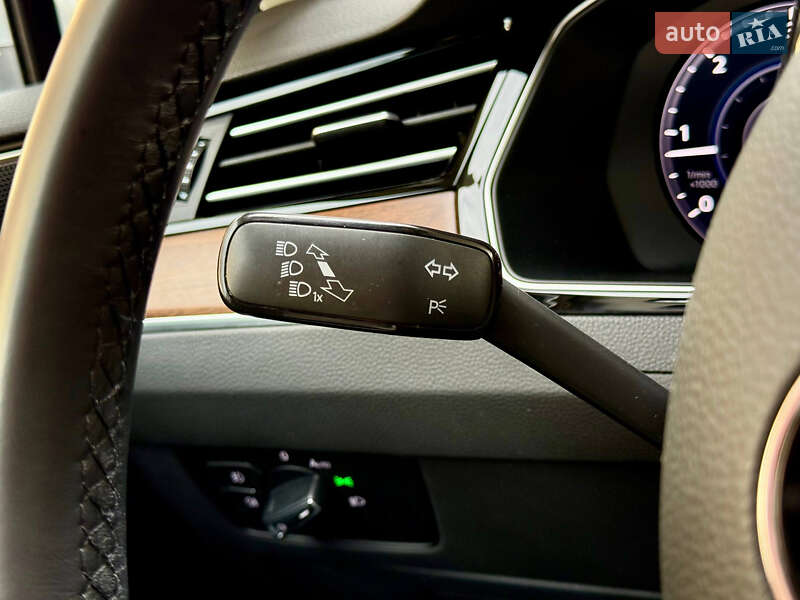 Седан Volkswagen Passat 2018 в Днепре