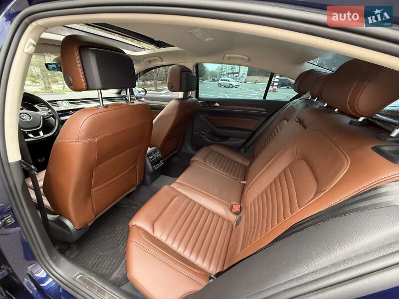 Седан Volkswagen Passat 2018 в Одессе