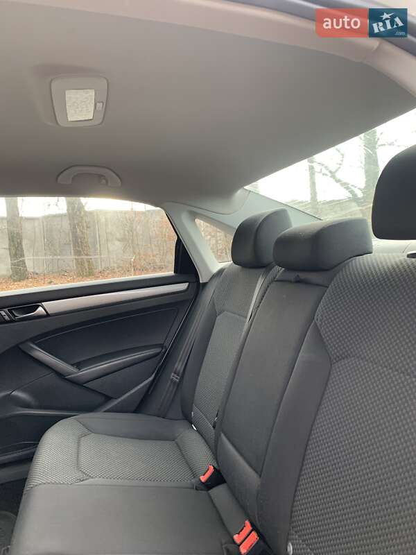Седан Volkswagen Passat 2013 в Хмельницком