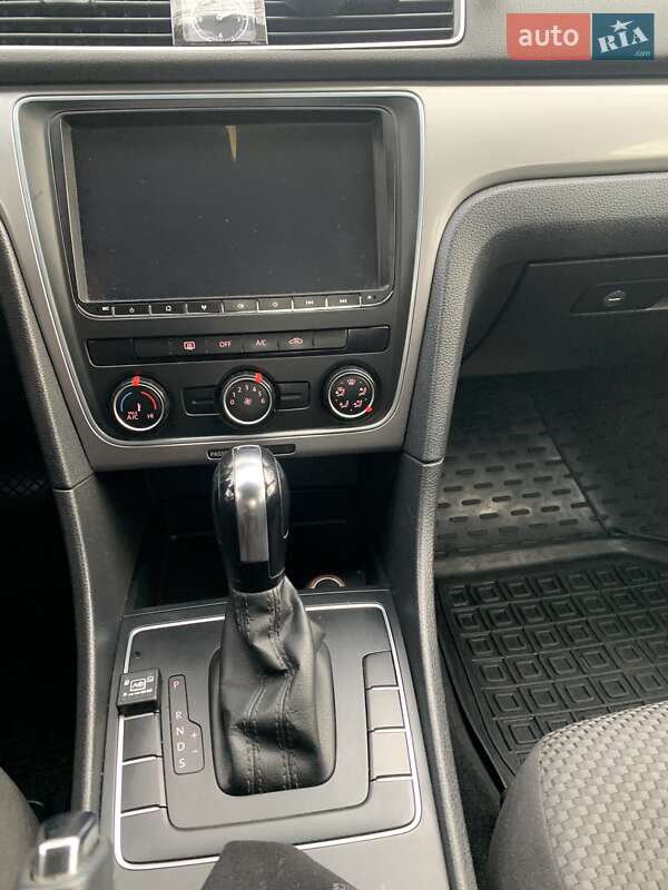 Седан Volkswagen Passat 2013 в Хмельницком