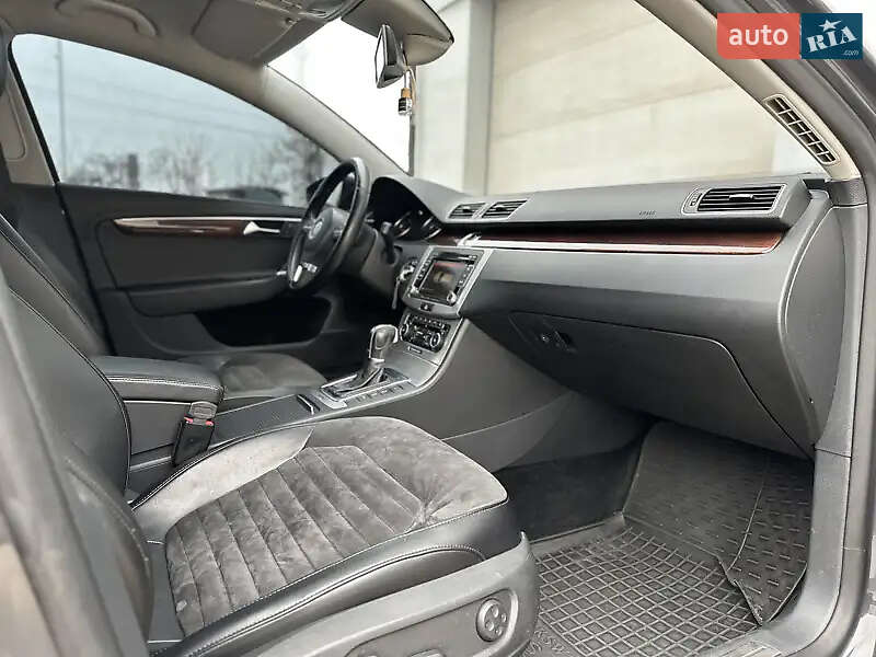 Універсал Volkswagen Passat 2011 в Сарнах