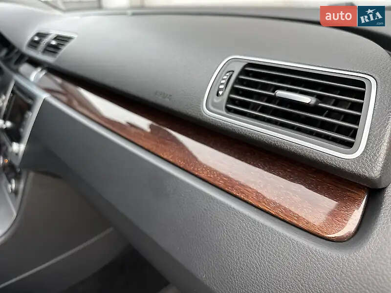 Універсал Volkswagen Passat 2011 в Сарнах