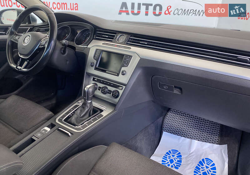 Універсал Volkswagen Passat 2015 в Львові