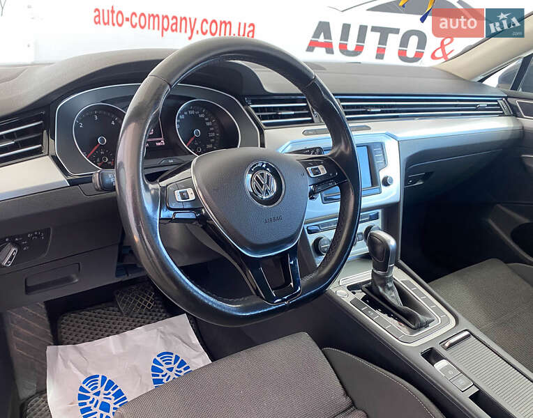 Універсал Volkswagen Passat 2015 в Львові