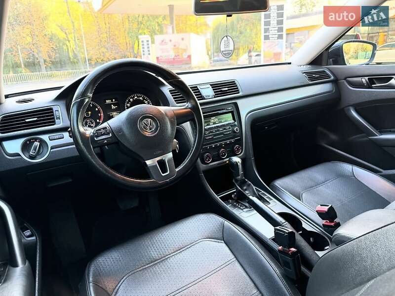 Седан Volkswagen Passat 2013 в Львове