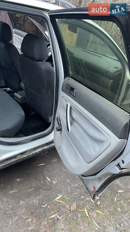 Универсал Volkswagen Passat 2000 в Киеве