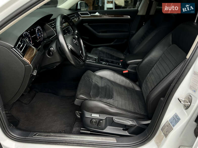 Седан Volkswagen Passat 2016 в Одессе