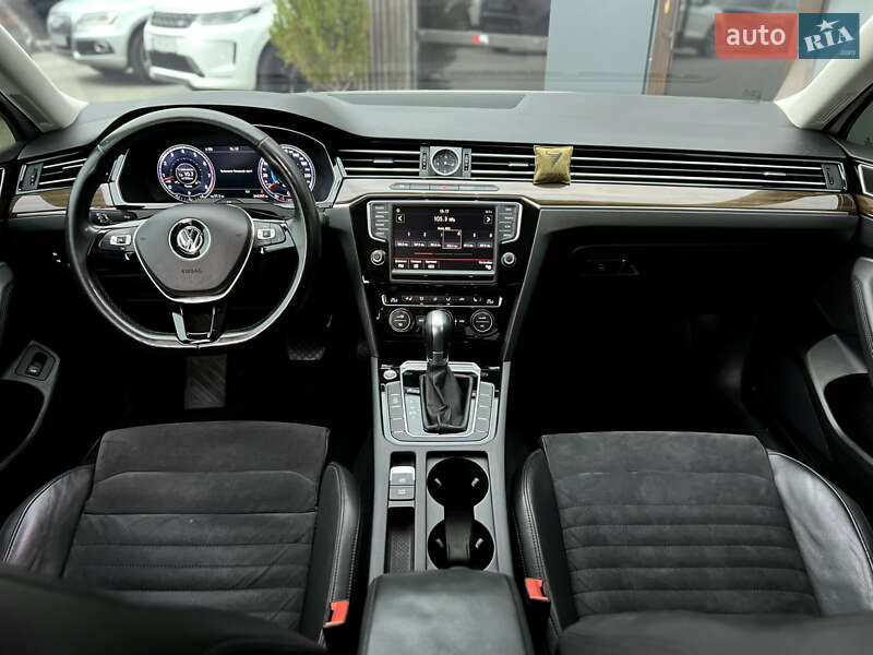 Седан Volkswagen Passat 2016 в Одессе