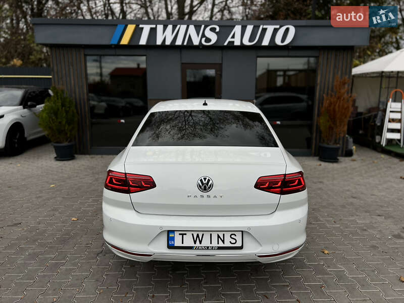 Седан Volkswagen Passat 2016 в Одессе