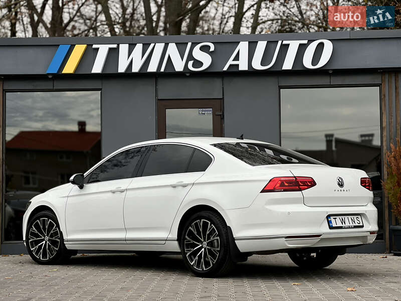 Седан Volkswagen Passat 2016 в Одессе