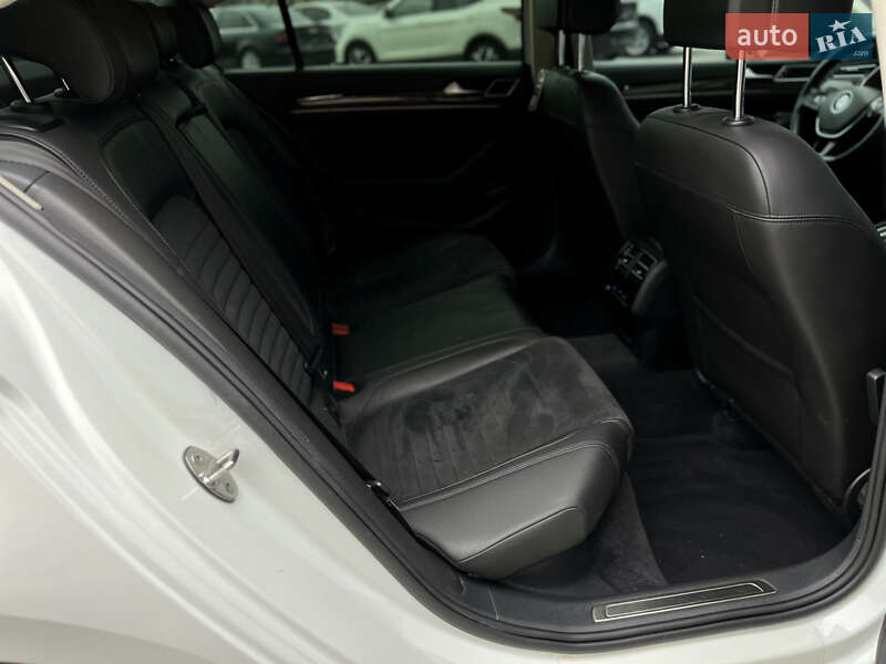 Седан Volkswagen Passat 2016 в Одессе