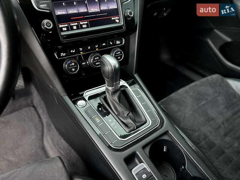 Седан Volkswagen Passat 2016 в Одессе