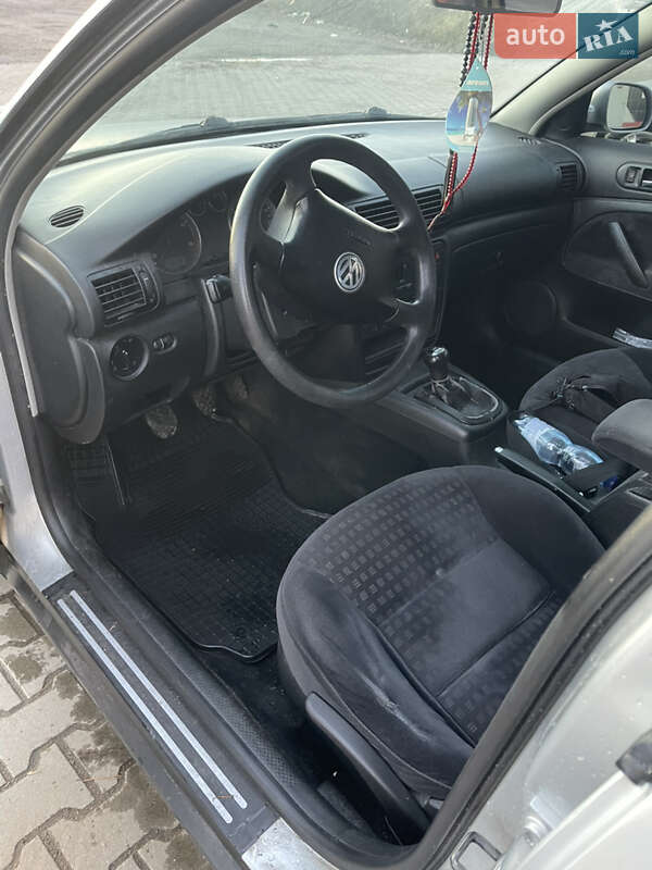 Універсал Volkswagen Passat 2003 в Коростені