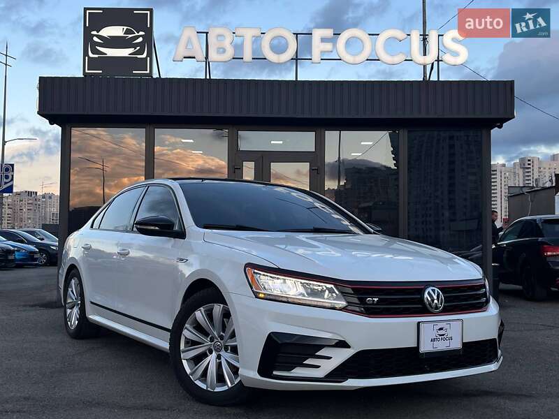 Седан Volkswagen Passat 2018 в Киеве