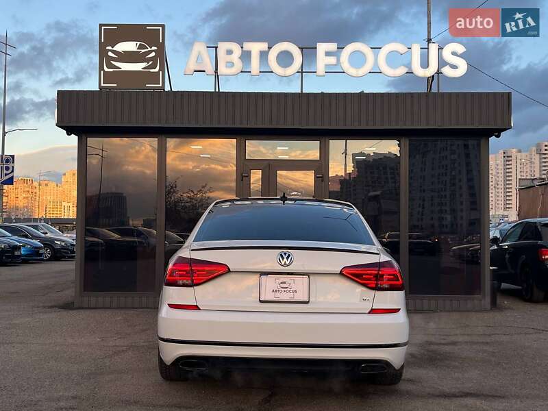 Седан Volkswagen Passat 2018 в Киеве