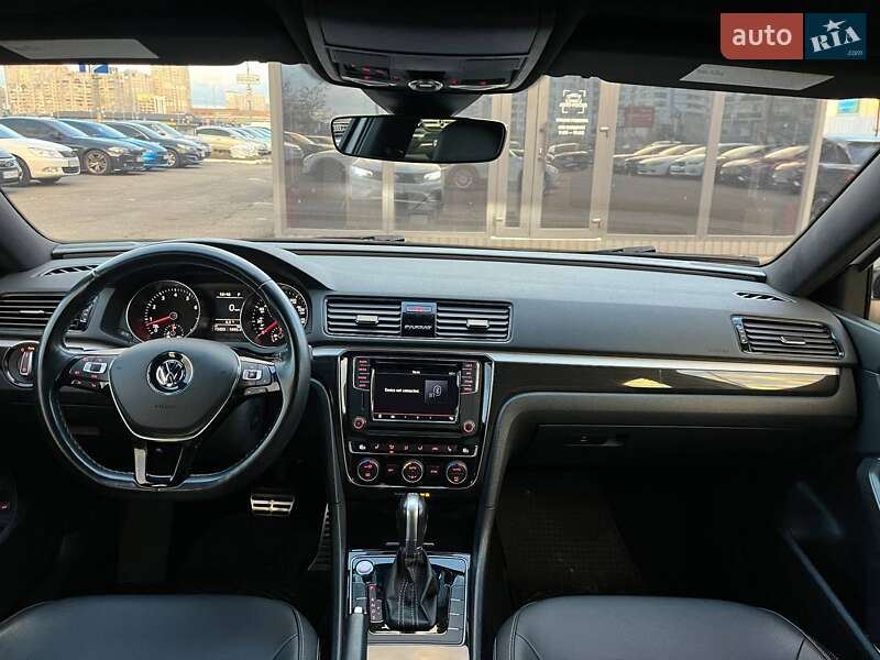 Седан Volkswagen Passat 2018 в Киеве