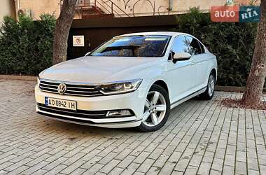 Седан Volkswagen Passat 2015 в Ужгороді