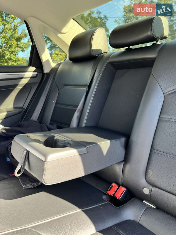 Седан Volkswagen Passat 2016 в Киеве фото 14 Седан Volkswagen Passat 2016 в Киеве