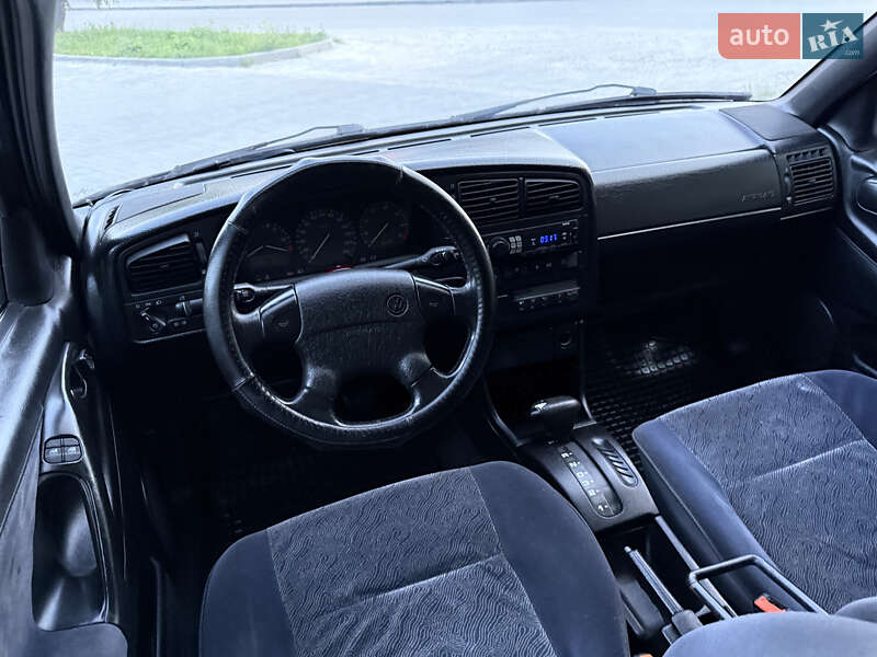 Універсал Volkswagen Passat 1995 в Кременці
