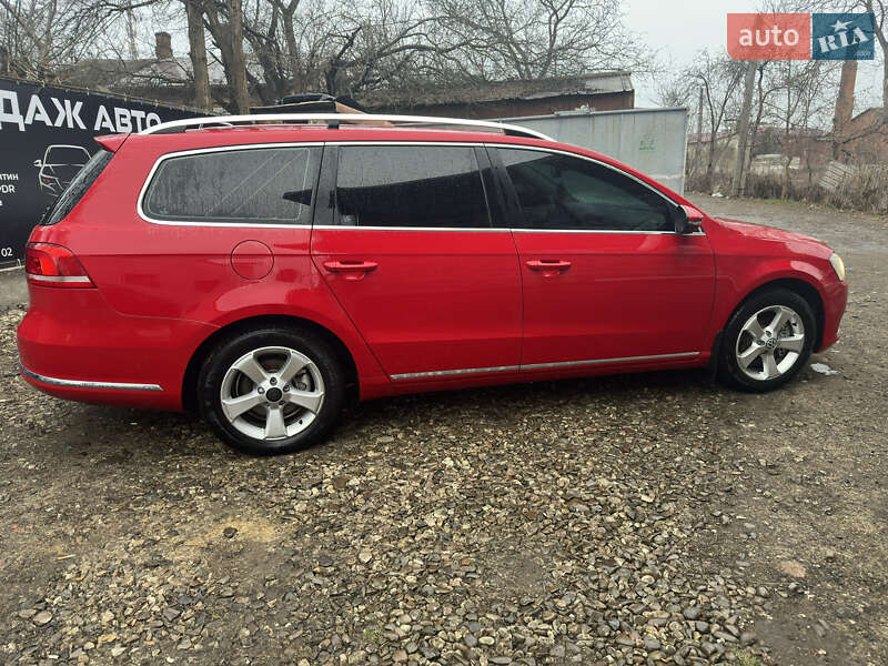Універсал Volkswagen Passat 2012 в Івано-Франківську
