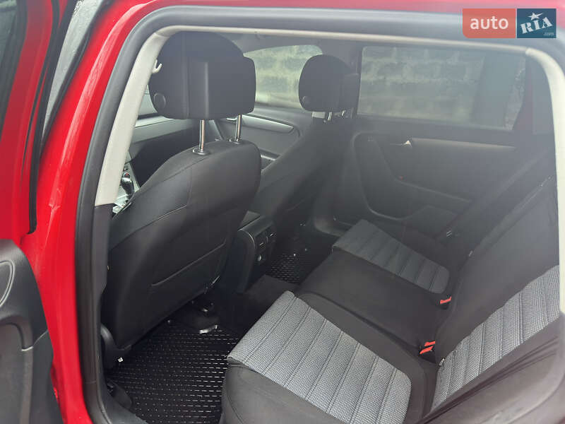 Універсал Volkswagen Passat 2012 в Івано-Франківську