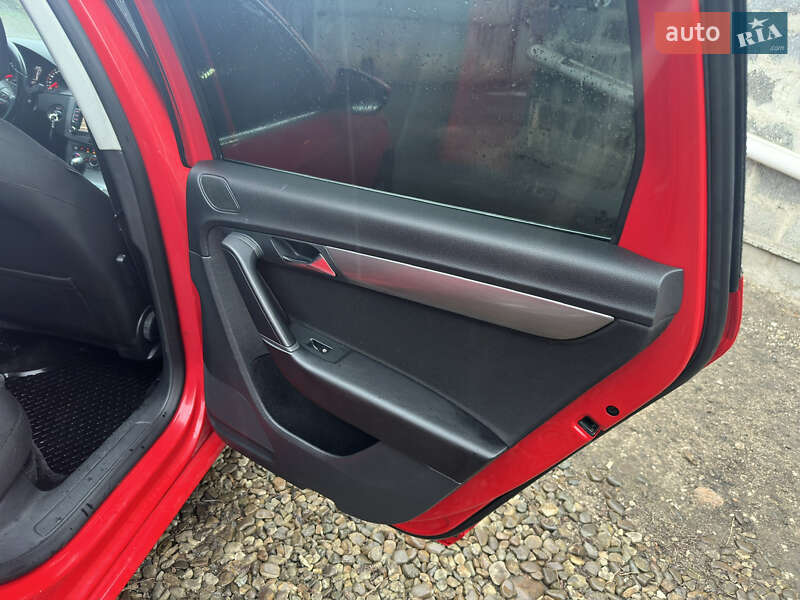 Універсал Volkswagen Passat 2012 в Івано-Франківську