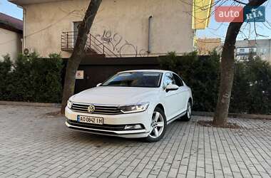 Седан Volkswagen Passat 2015 в Ужгороді