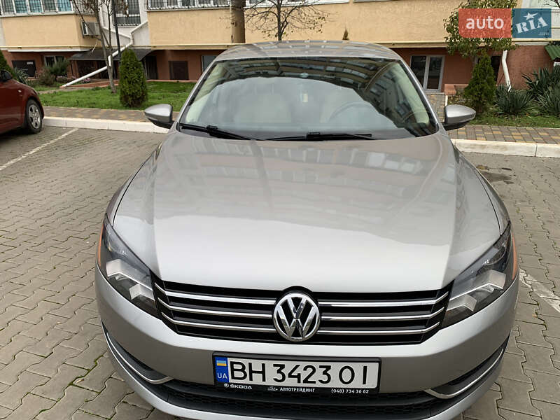 Седан Volkswagen Passat 2012 в Одесі