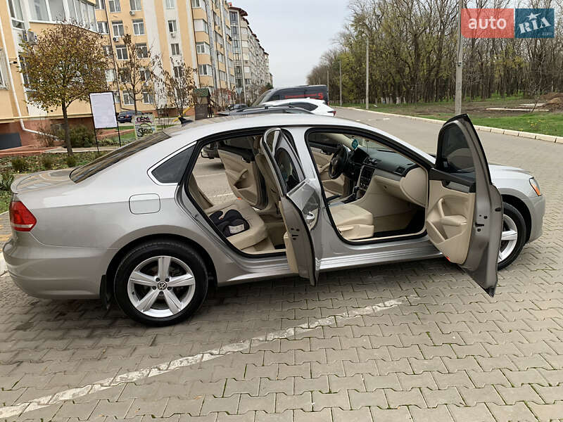 Седан Volkswagen Passat 2012 в Одесі