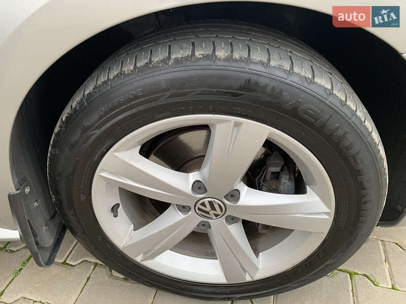 Седан Volkswagen Passat 2012 в Одесі