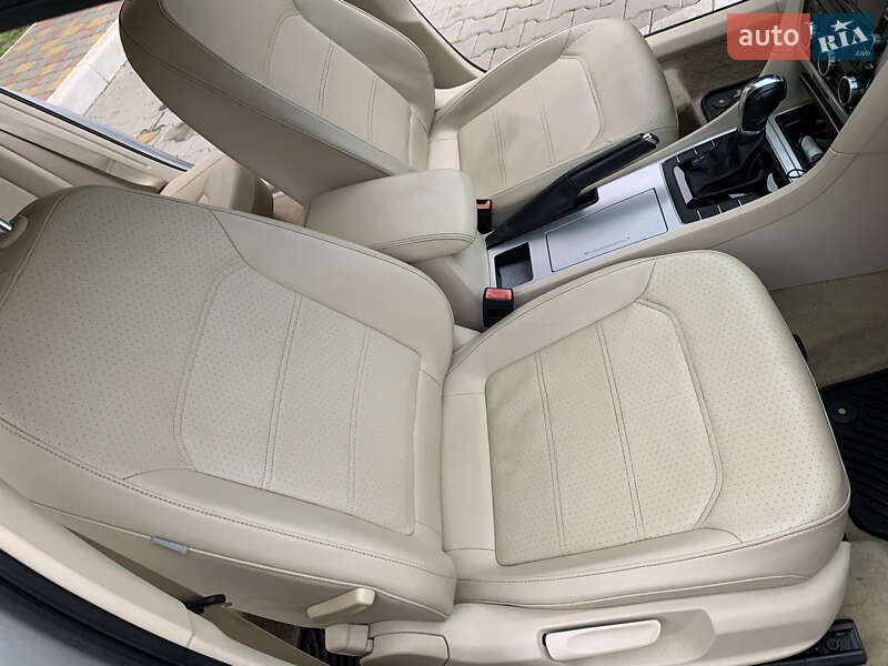 Седан Volkswagen Passat 2012 в Одесі
