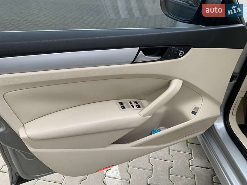 Седан Volkswagen Passat 2012 в Одесі