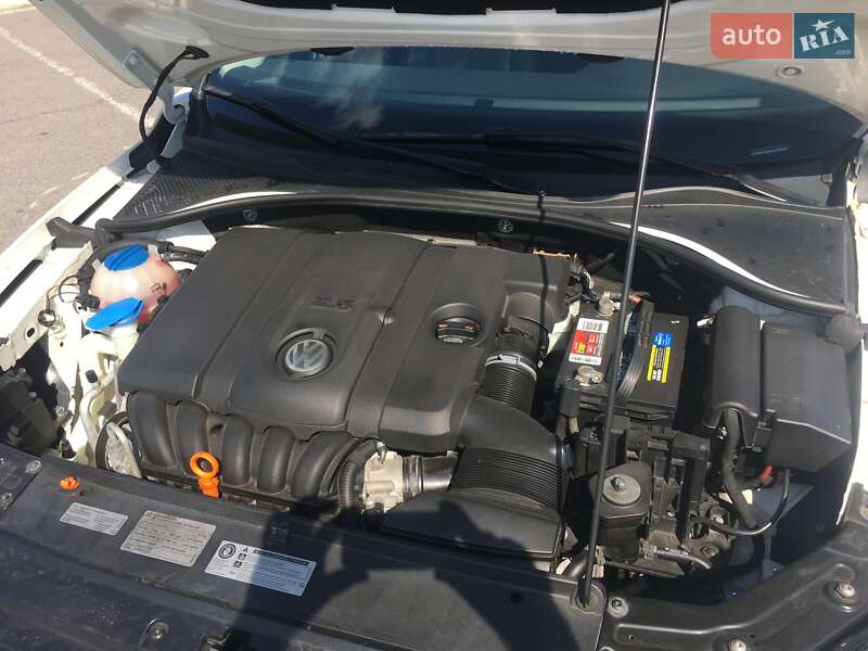 Седан Volkswagen Passat 2012 в Киеве