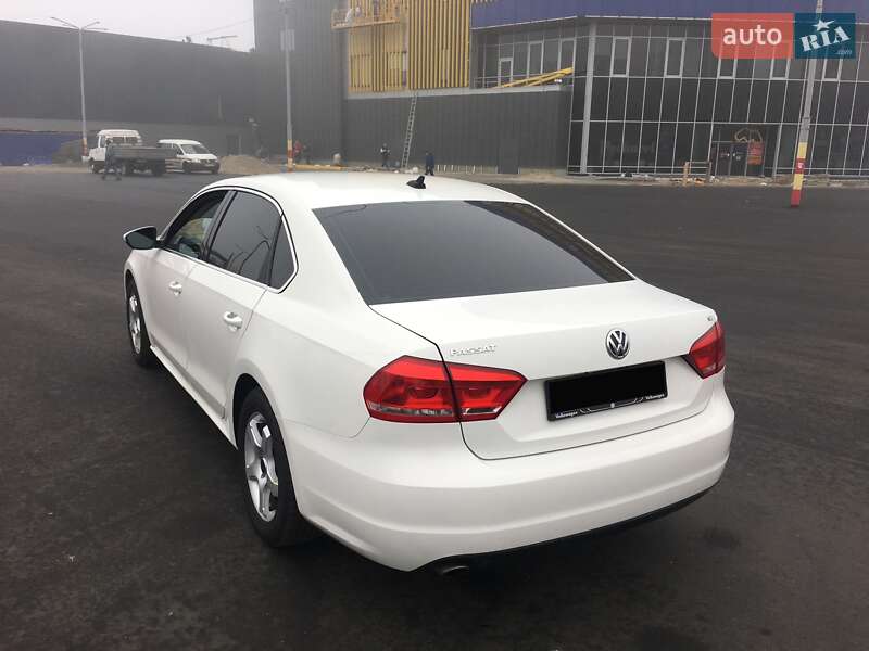 Седан Volkswagen Passat 2012 в Киеве
