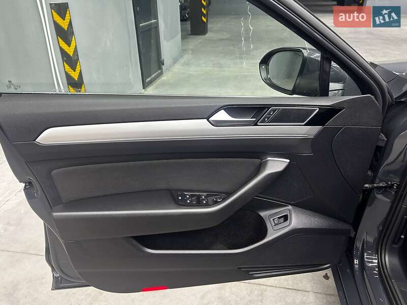 Універсал Volkswagen Passat 2018 в Чернівцях