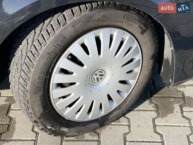 Универсал Volkswagen Passat 2011 в Нововолынске