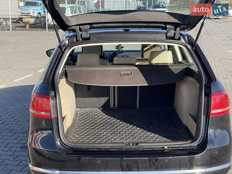 Универсал Volkswagen Passat 2011 в Нововолынске