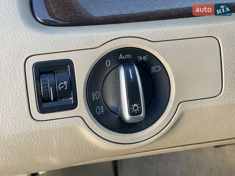 Универсал Volkswagen Passat 2011 в Нововолынске