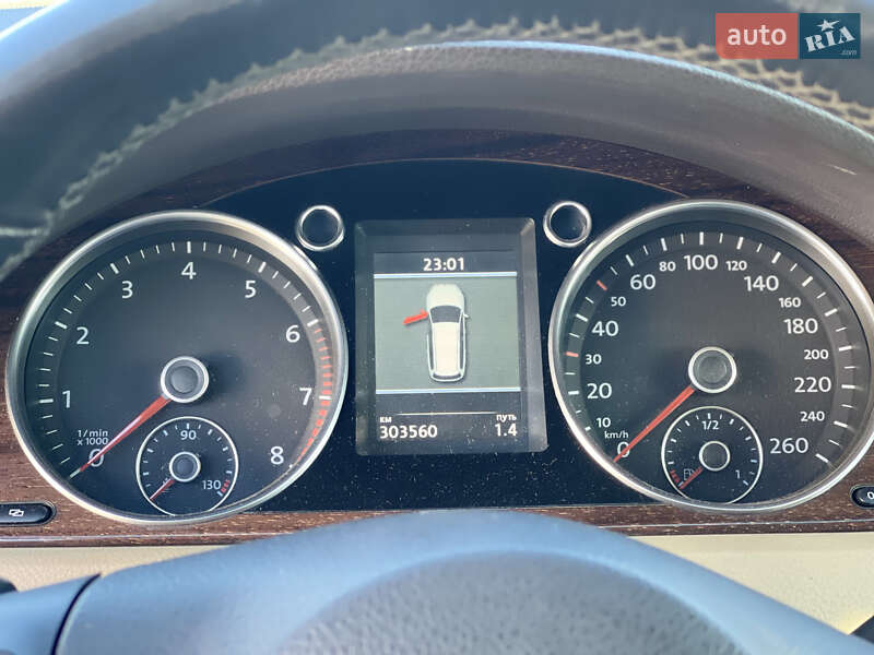 Универсал Volkswagen Passat 2011 в Нововолынске