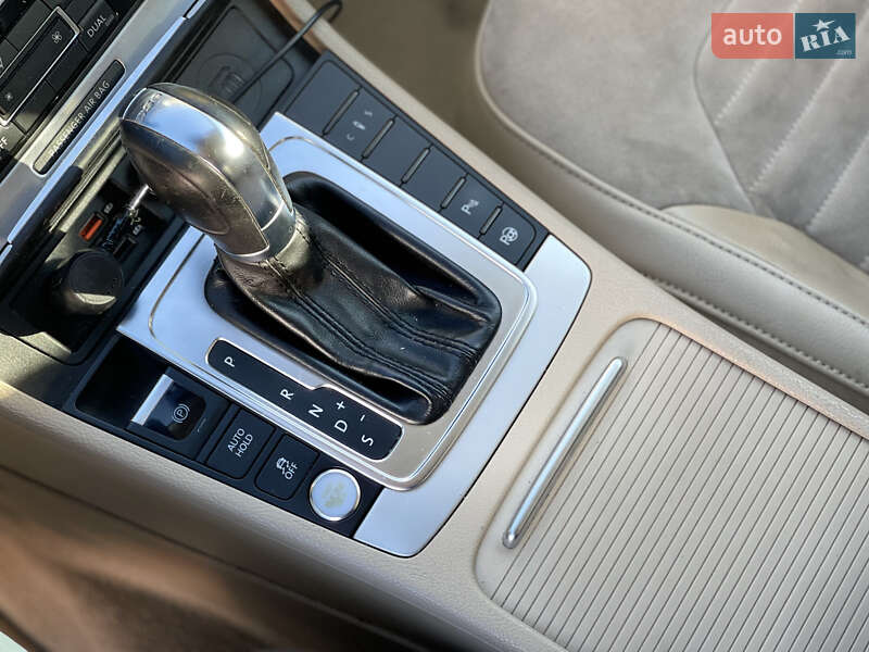 Универсал Volkswagen Passat 2011 в Нововолынске