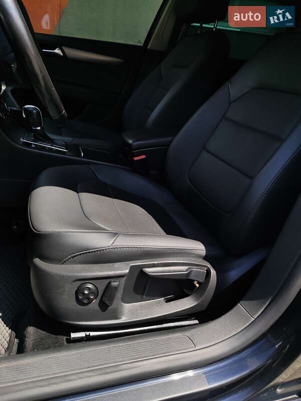 Универсал Volkswagen Passat 2011 в Кропивницком