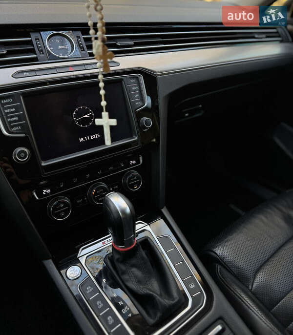 Седан Volkswagen Passat 2015 в Ужгороде