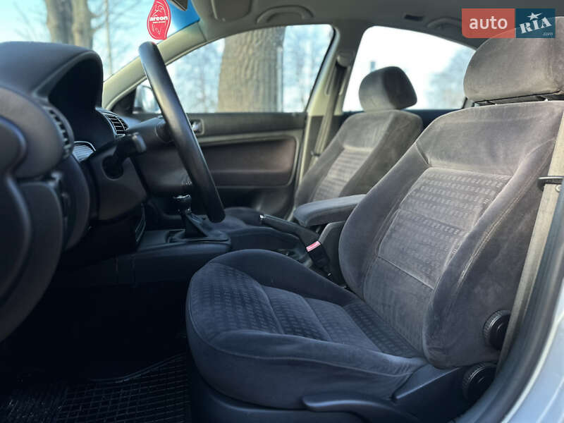 Седан Volkswagen Passat 2003 в Виннице