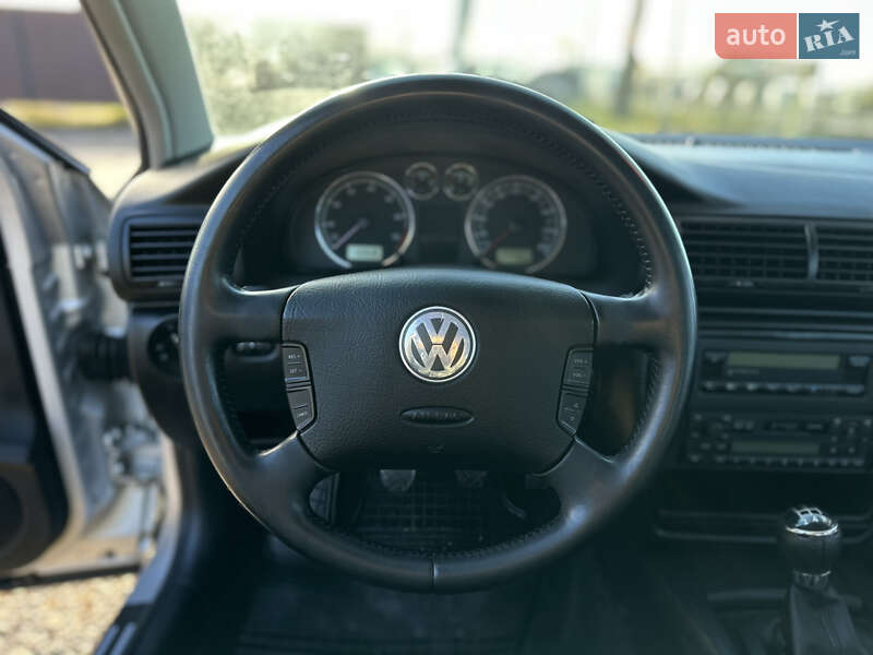 Седан Volkswagen Passat 2003 в Виннице