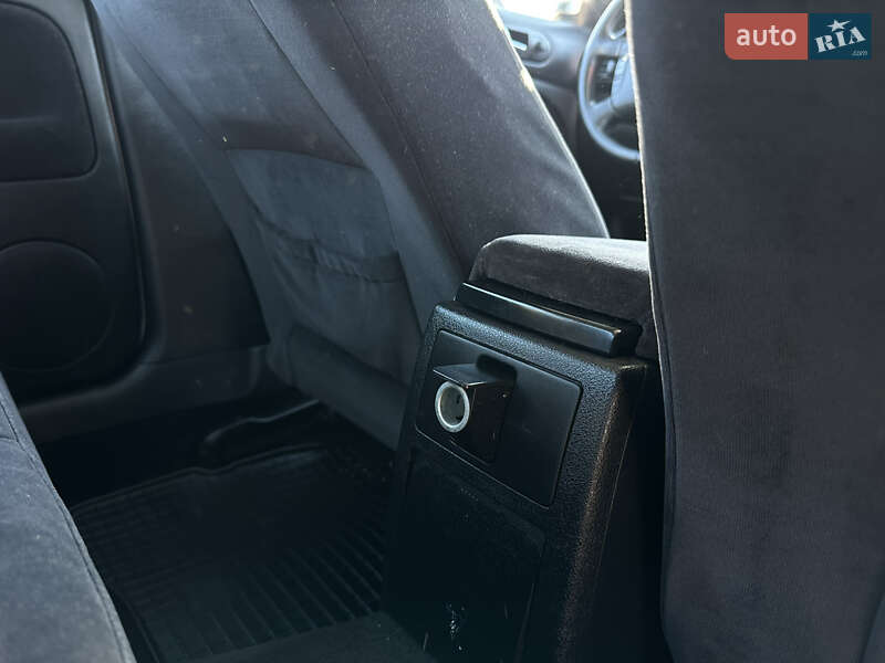 Седан Volkswagen Passat 2003 в Виннице