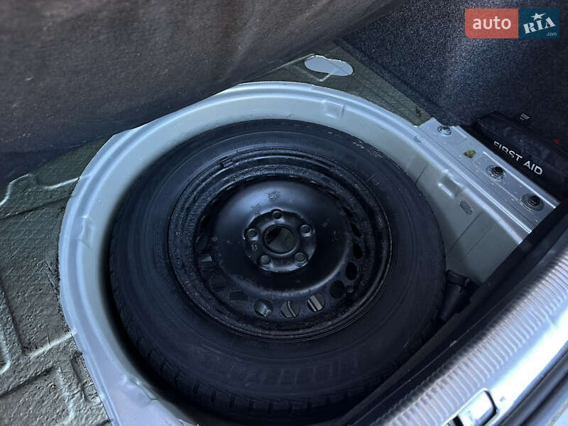 Седан Volkswagen Passat 2003 в Виннице